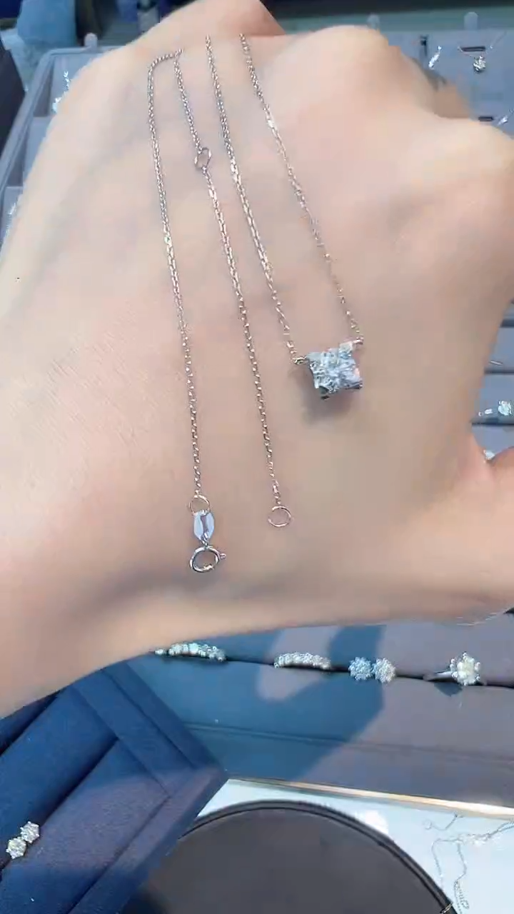 项链18K金镶嵌钻石50分项链