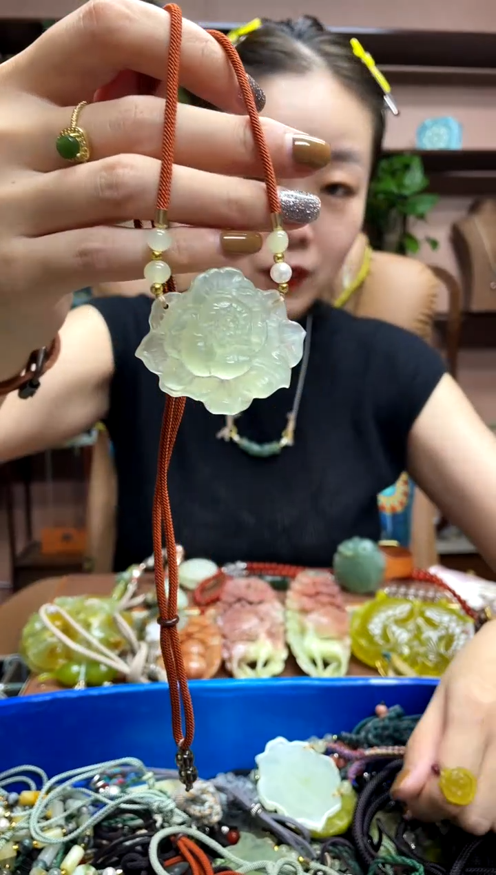 未镶嵌岫玉吊坠·
