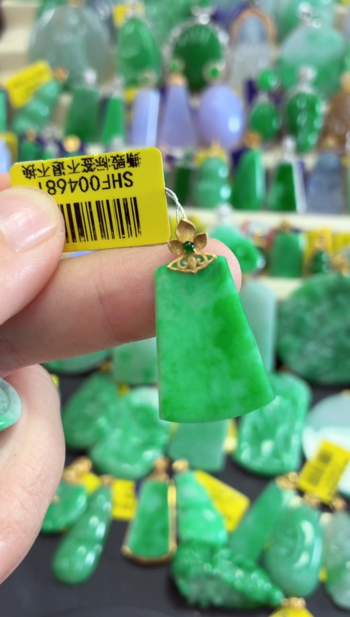 吊坠(不含链)18K金镶嵌翡翠挂件