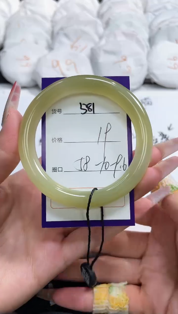 【闪购商品】石英质玉手镯未镶嵌581