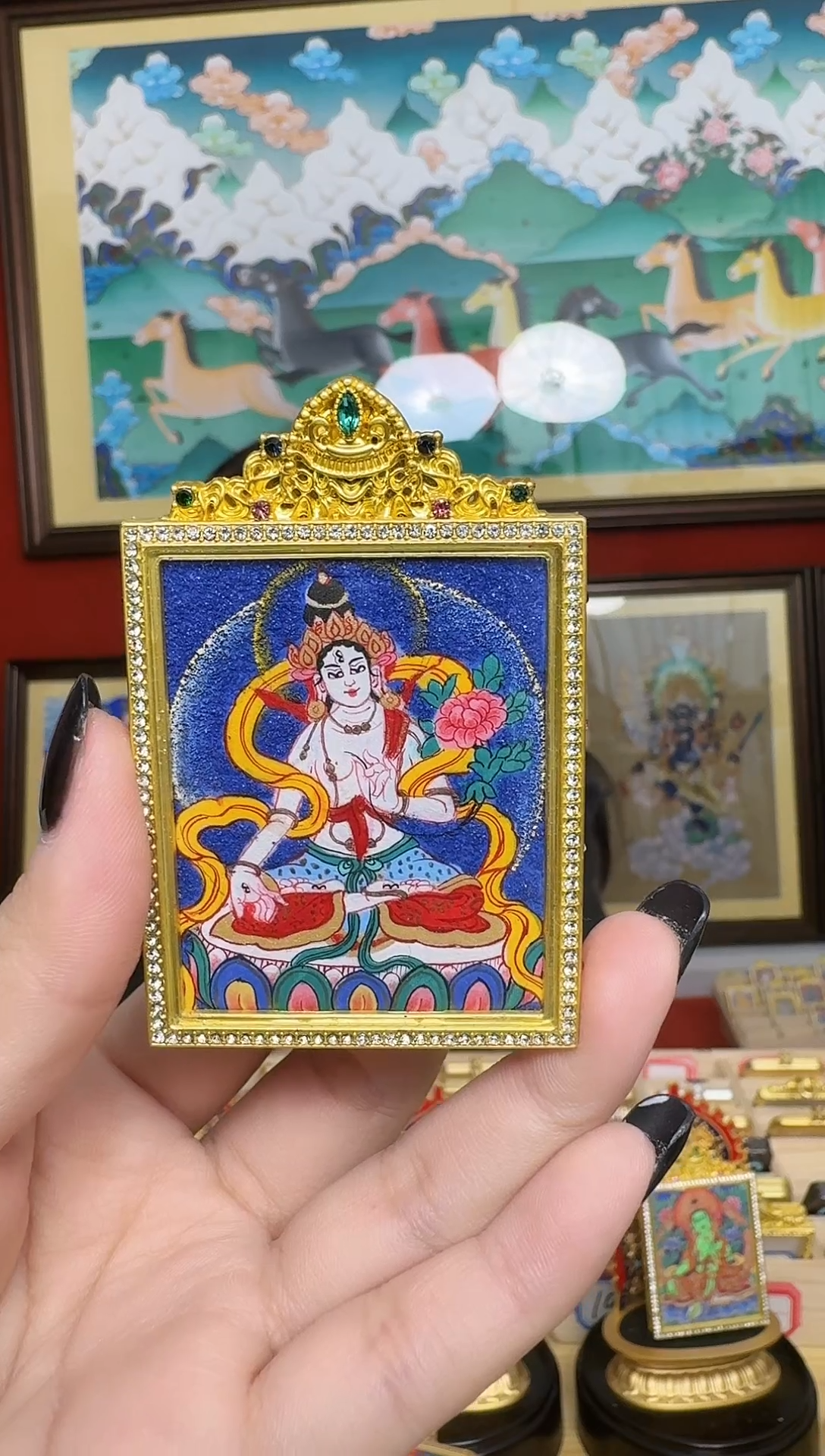 吊坠白妈妈-热贡纯手绘刀刀