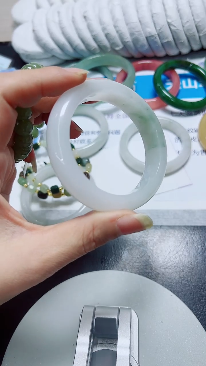 未镶嵌手镯石英质玉1/54