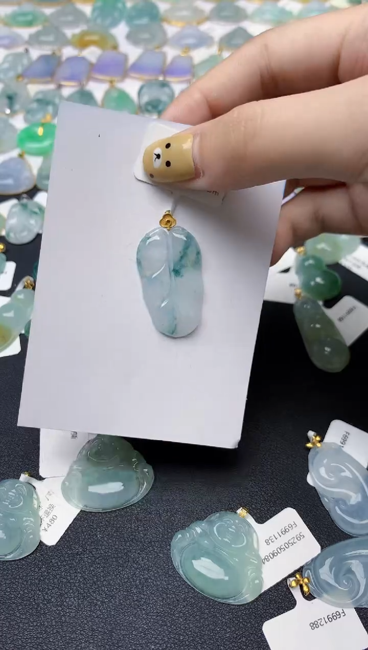 翡翠18K金镶嵌颈饰天然翡翠A货