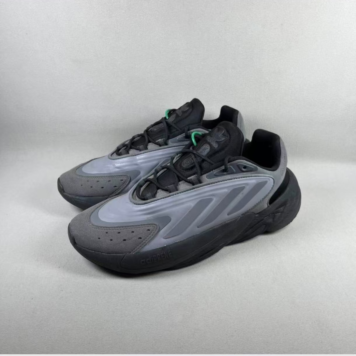 40.5码 二手 adidas originals Ozelia 休闲跑步鞋 H04253（C177）