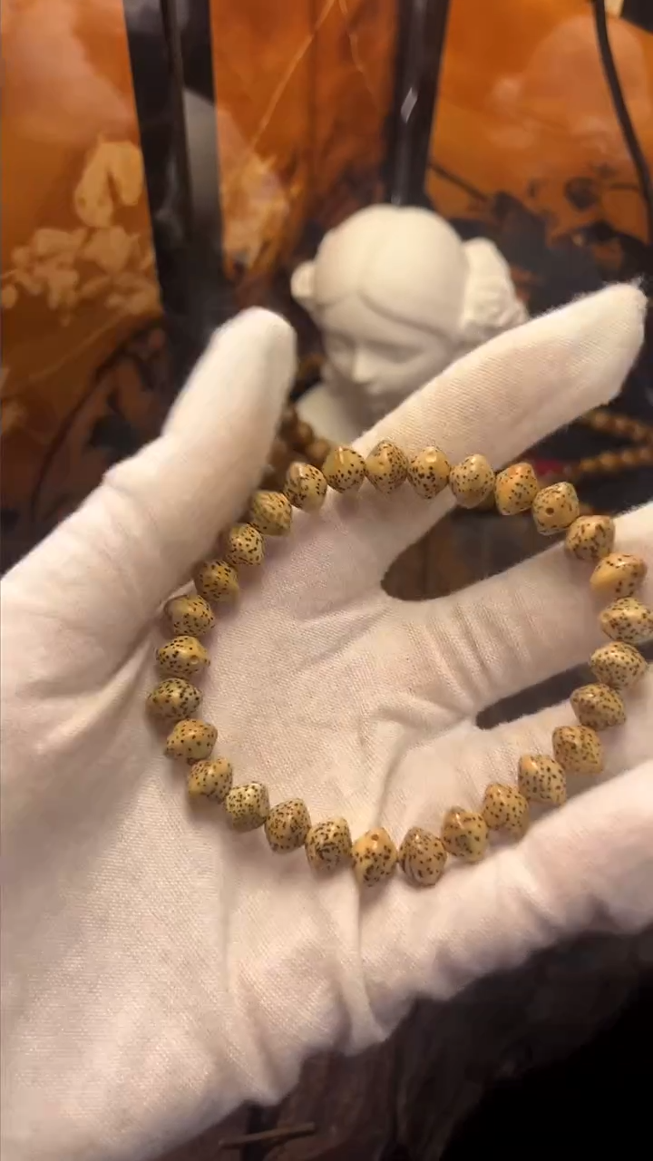 吊坠星月菩提精工级陈籽飞碟