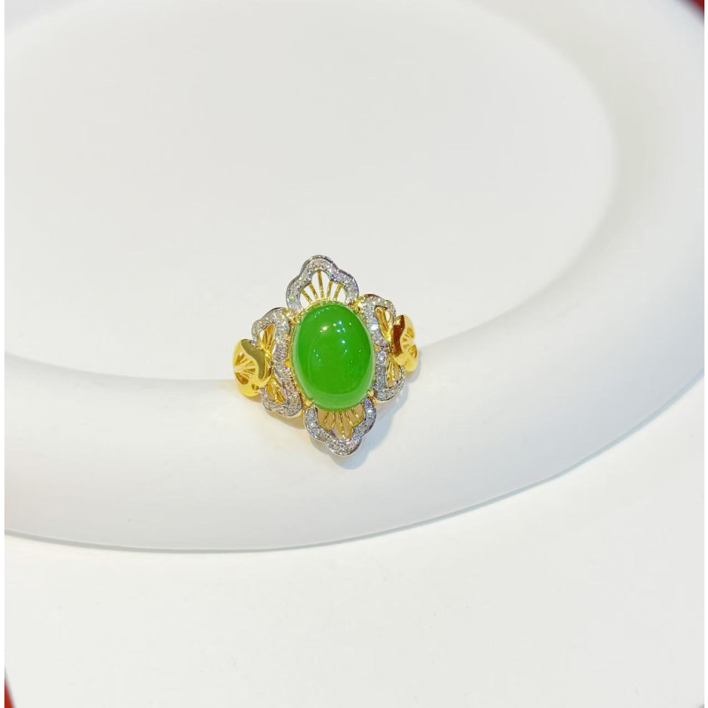 【人世间】18K金9*11mm苹果绿旦面戒指HNZ9252