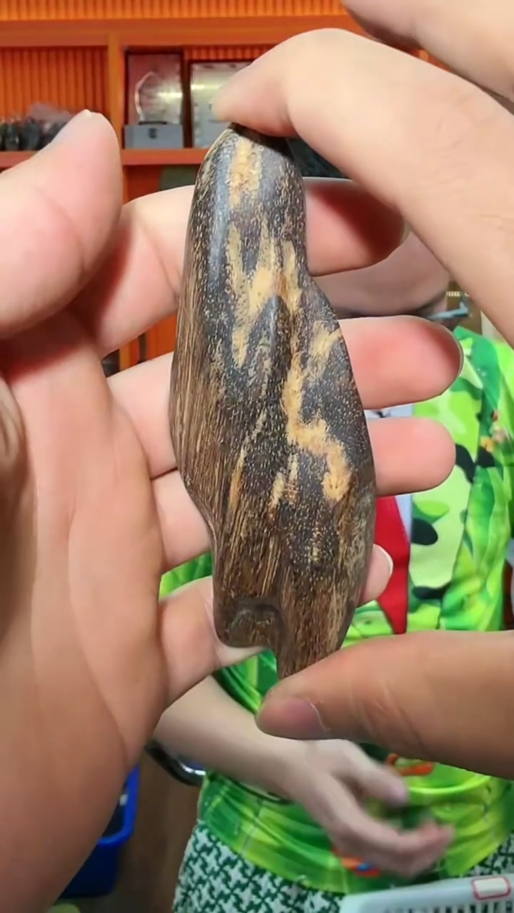 沉香手把件415号瘤疤多样性发一