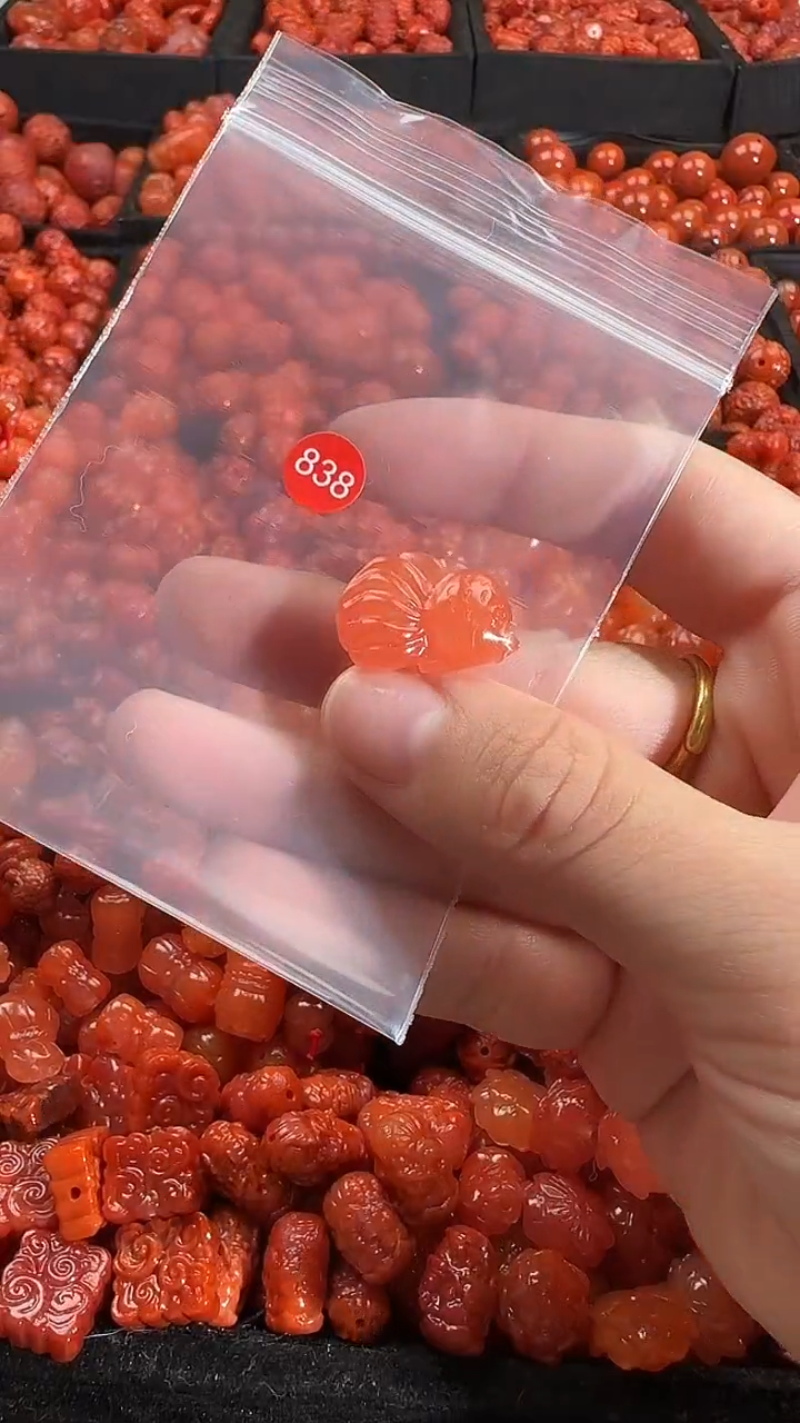 颈饰未镶嵌南红玛瑙1