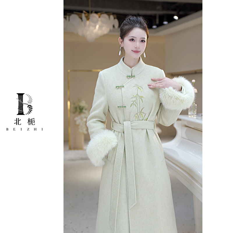 【北栀】立领刺绣竹节扣毛毛袖口毛呢大衣羽绒服813416