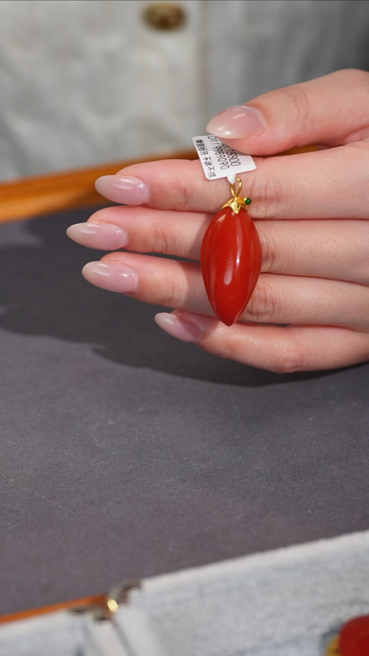 吊坠(不含链)18K金镶嵌南红玛瑙原矿D11