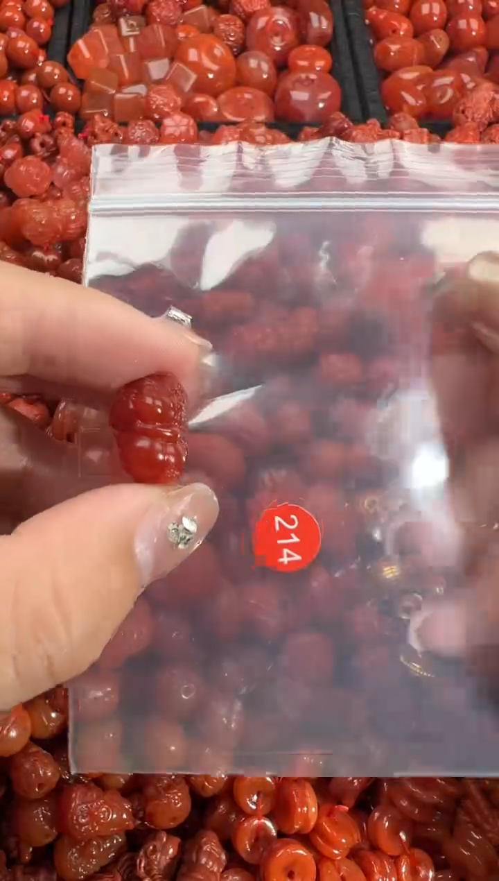 南红玛瑙未镶嵌颈饰1