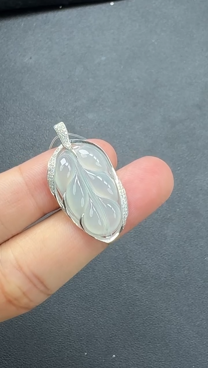 颈饰18K金镶嵌翡翠YM320-2-1叶子