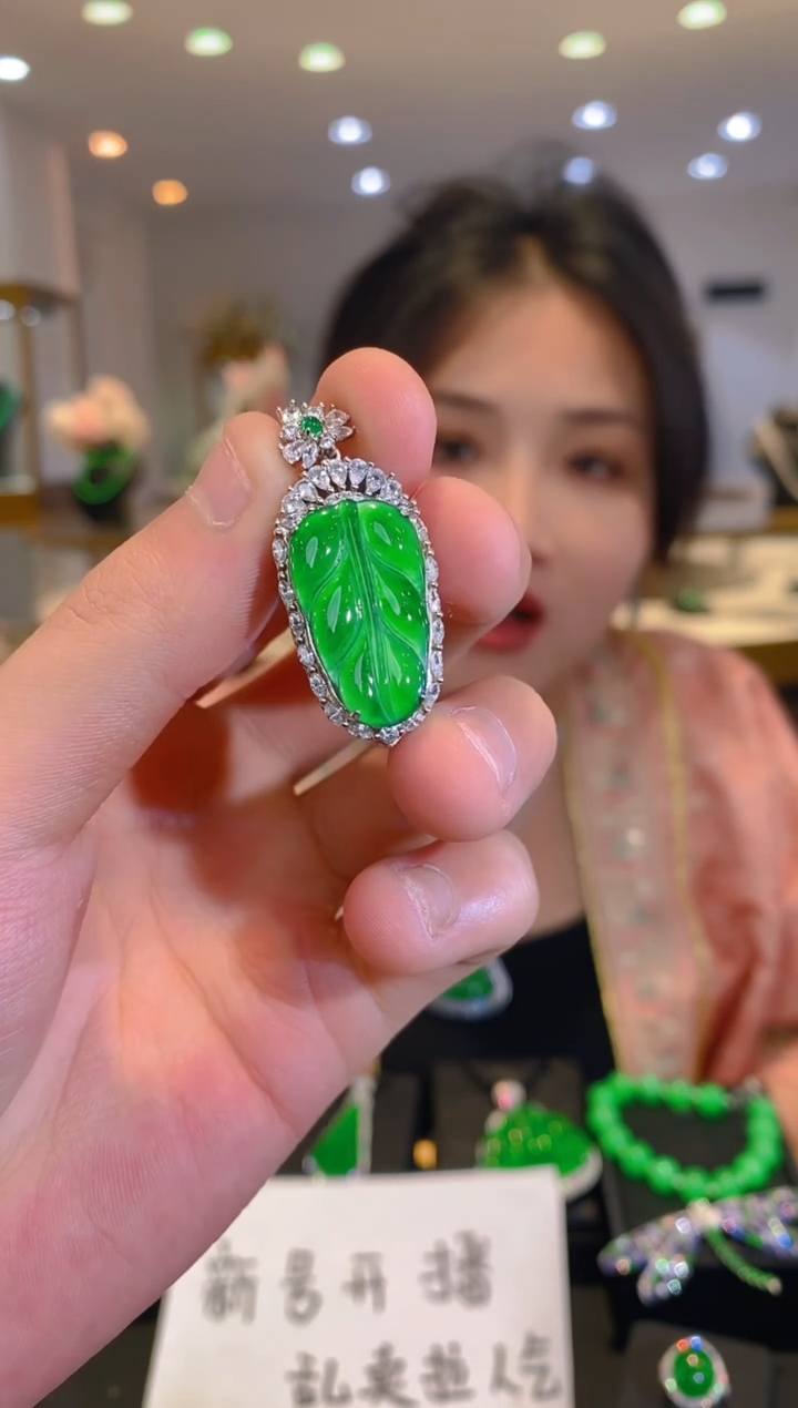 吊坠(赠链)银S925镶嵌翡翠翡翠a货多样性发