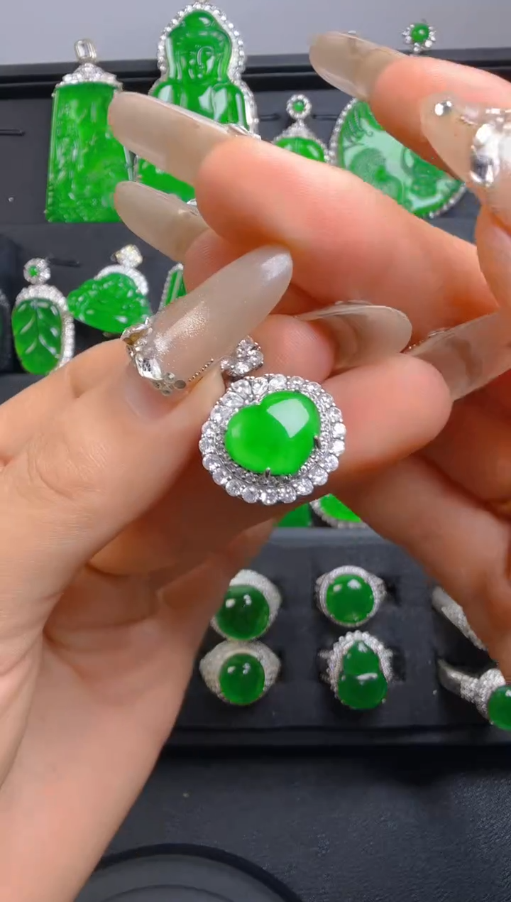 翡翠银S925镶嵌吊坠(赠链)爱心吊坠