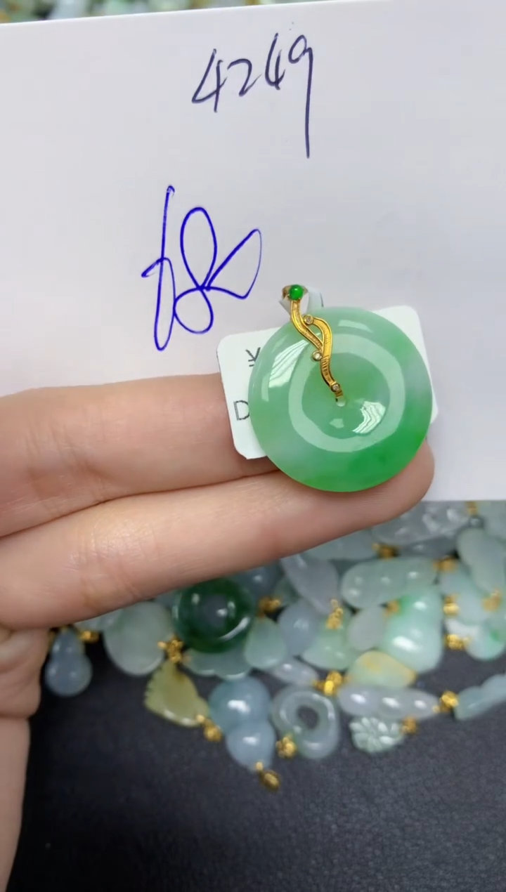 【闪购商品】翡翠颈饰18K金镶嵌天然翡翠A货