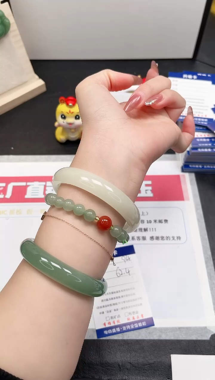 【闪购商品】石英质玉手镯未镶嵌94-62.4