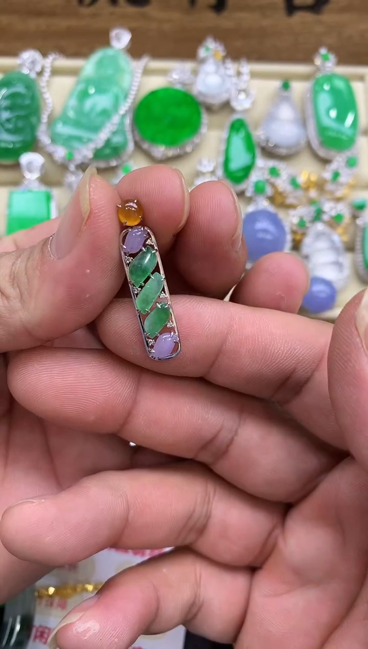 颈饰18K金镶嵌翡翠123-中国好珍宝