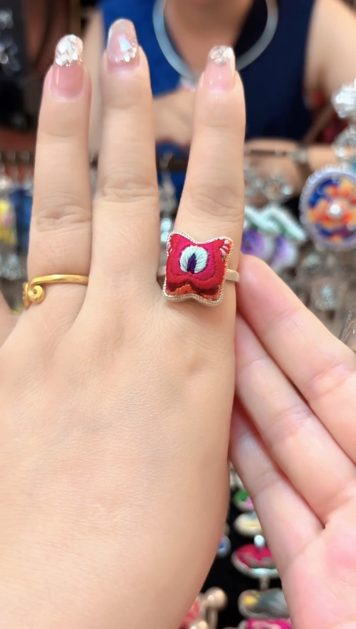 织绣 云织谣民族风精美饰品   248