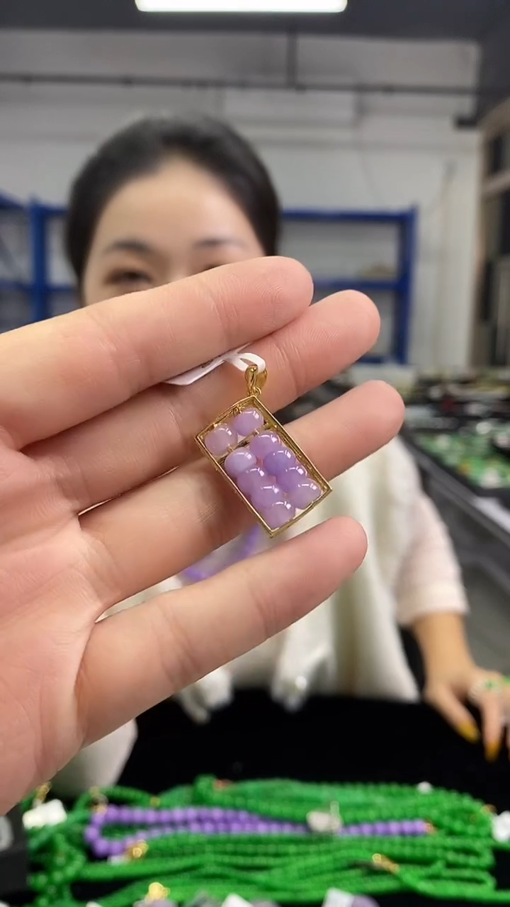 颈饰未镶嵌翡翠多样性发其一颜色微差