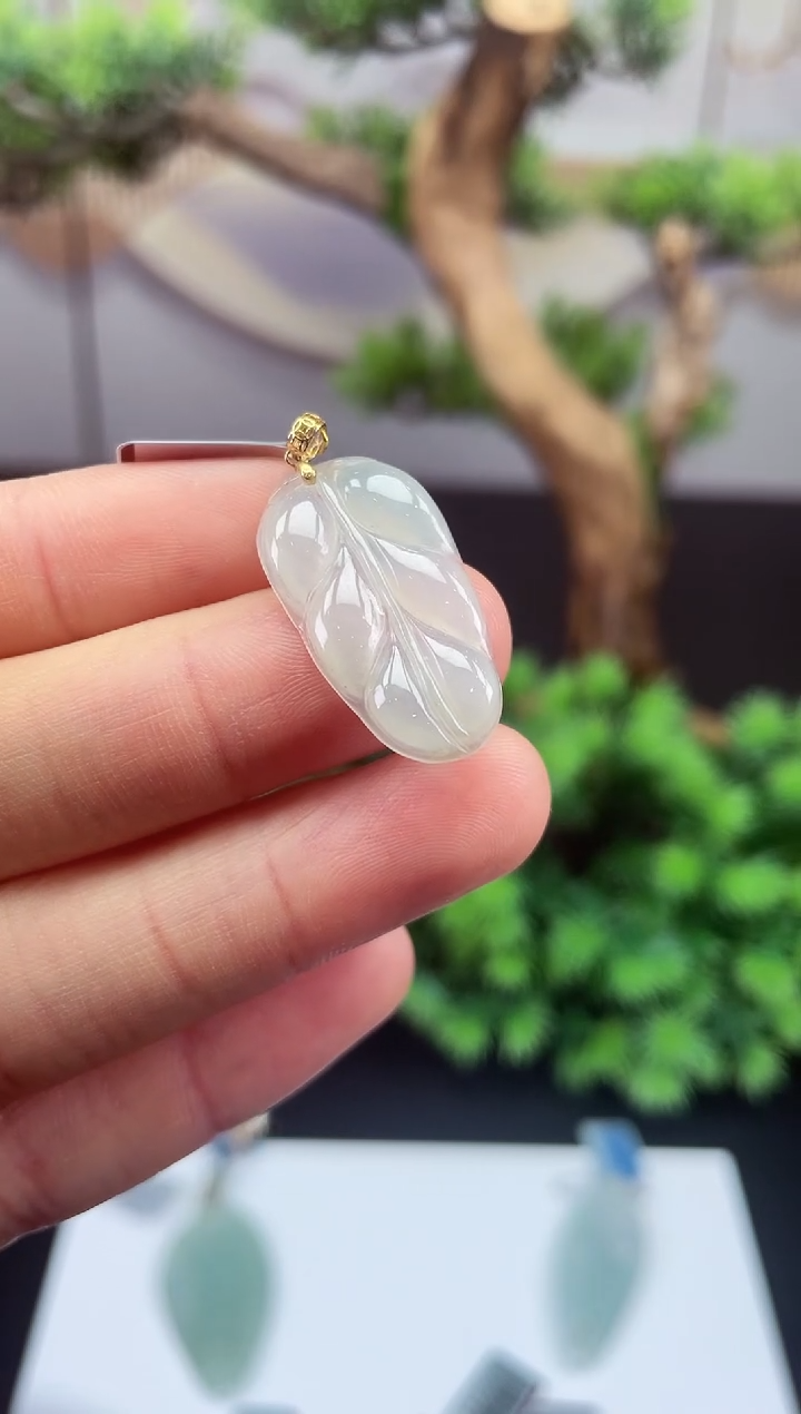 吊坠(不含链)18K金镶嵌翡翠叶子多样性发其一@@CMT900