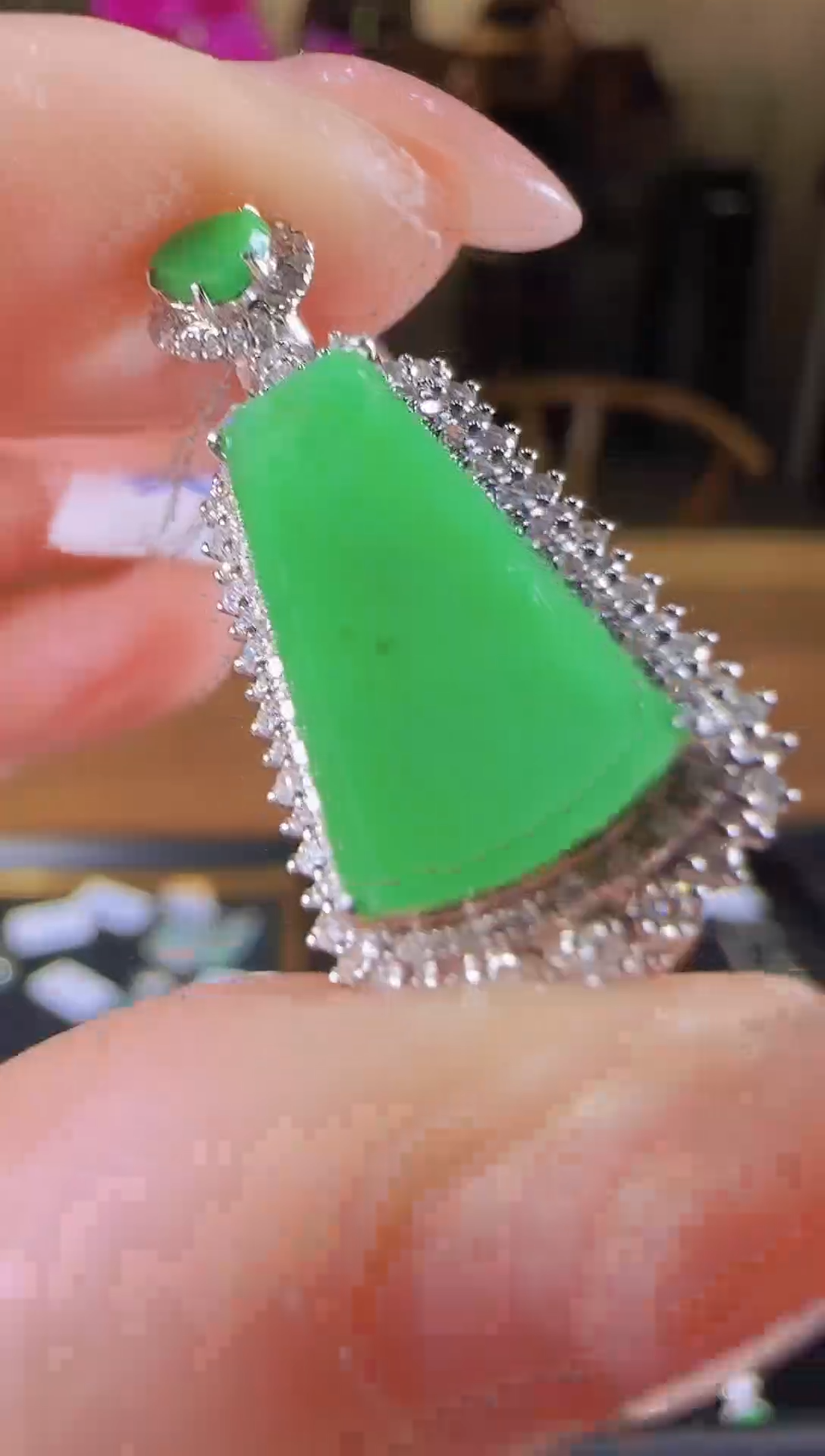 【闪购商品】翡翠吊坠(不含链)18K金镶嵌满绿无事牌