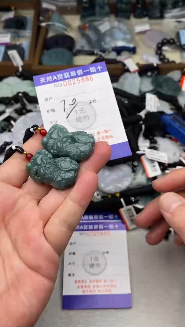 翡翠未镶嵌颈饰 多样性发其一