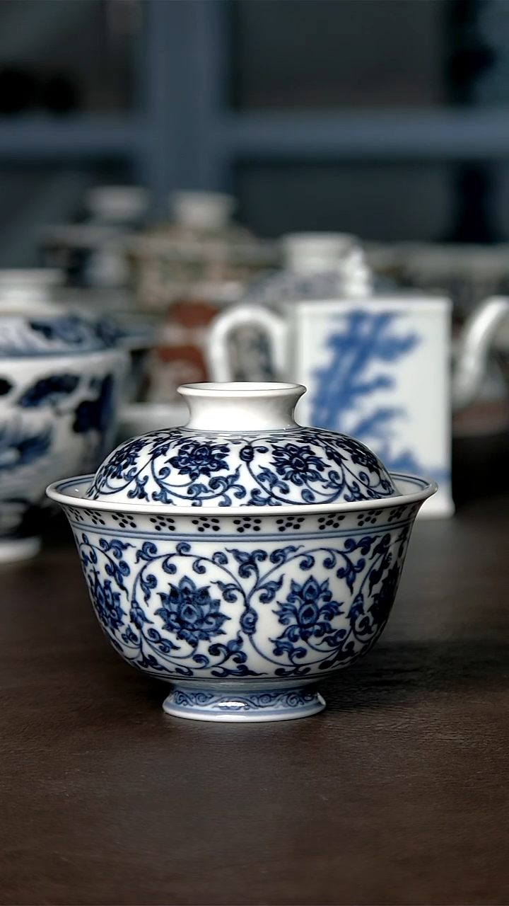 其他瓷缠枝莲盖碗