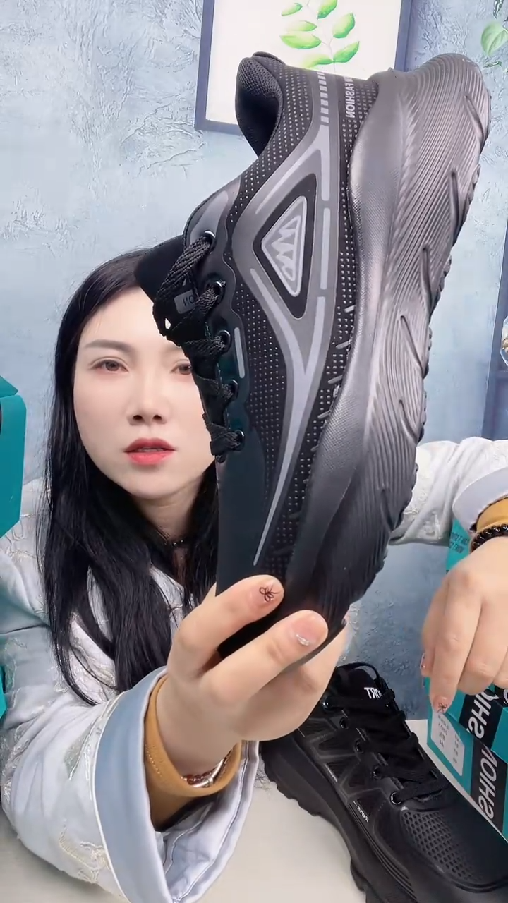 42黑灰皮面 运动鞋 捡漏