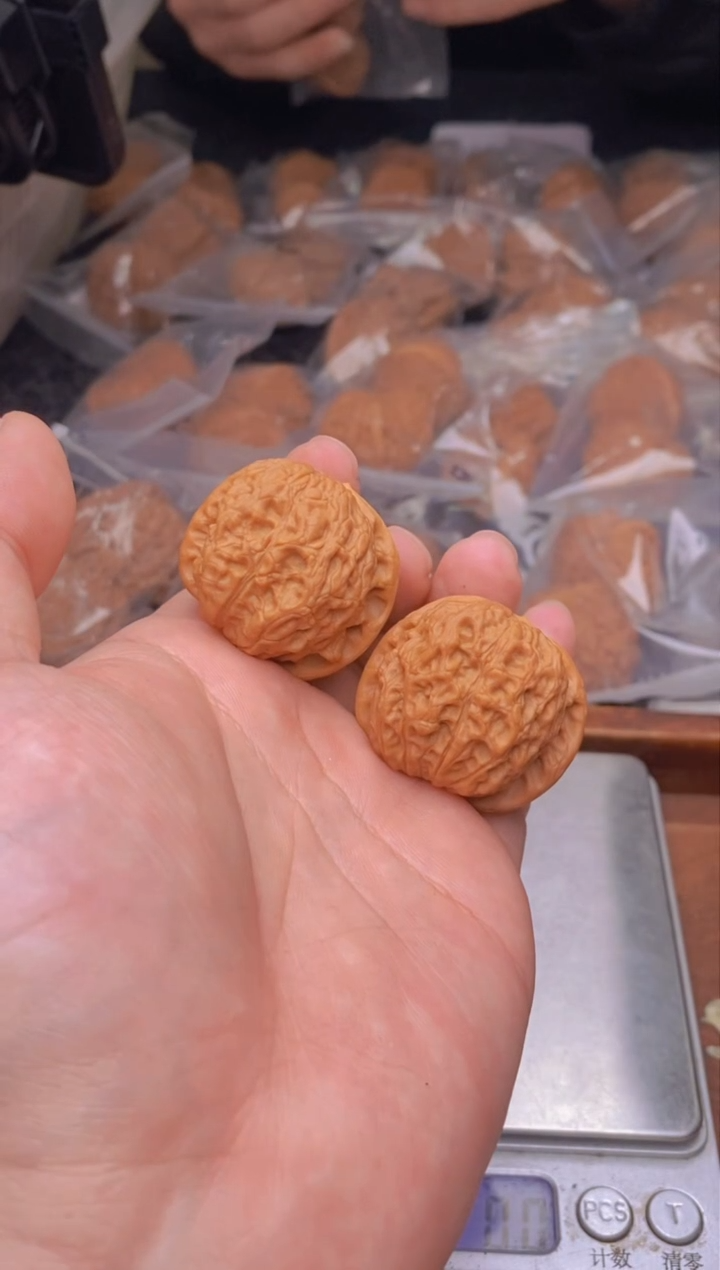 【闪购商品】文玩核桃把件G240号35尺血麒麟