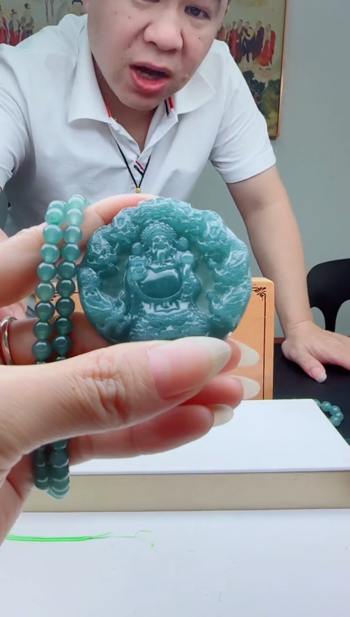 翡翠未镶嵌颈饰多样性发其一