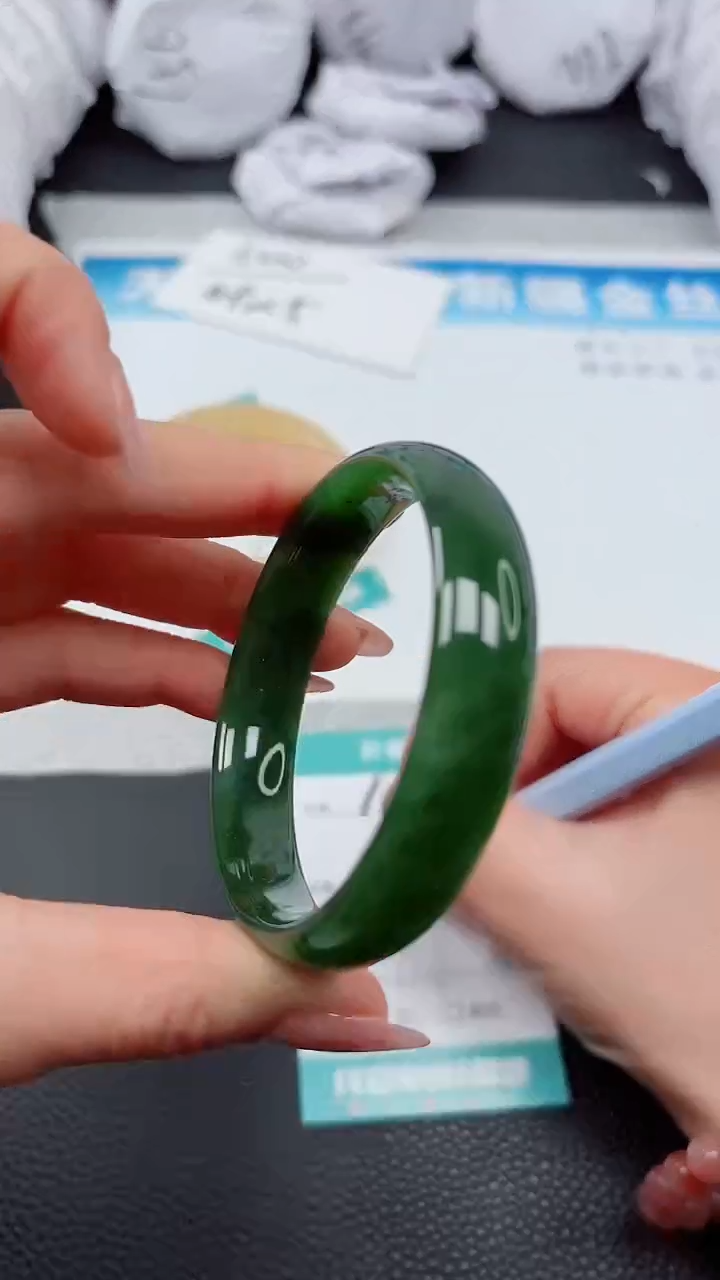 【闪购商品】和田玉手镯未镶嵌A169