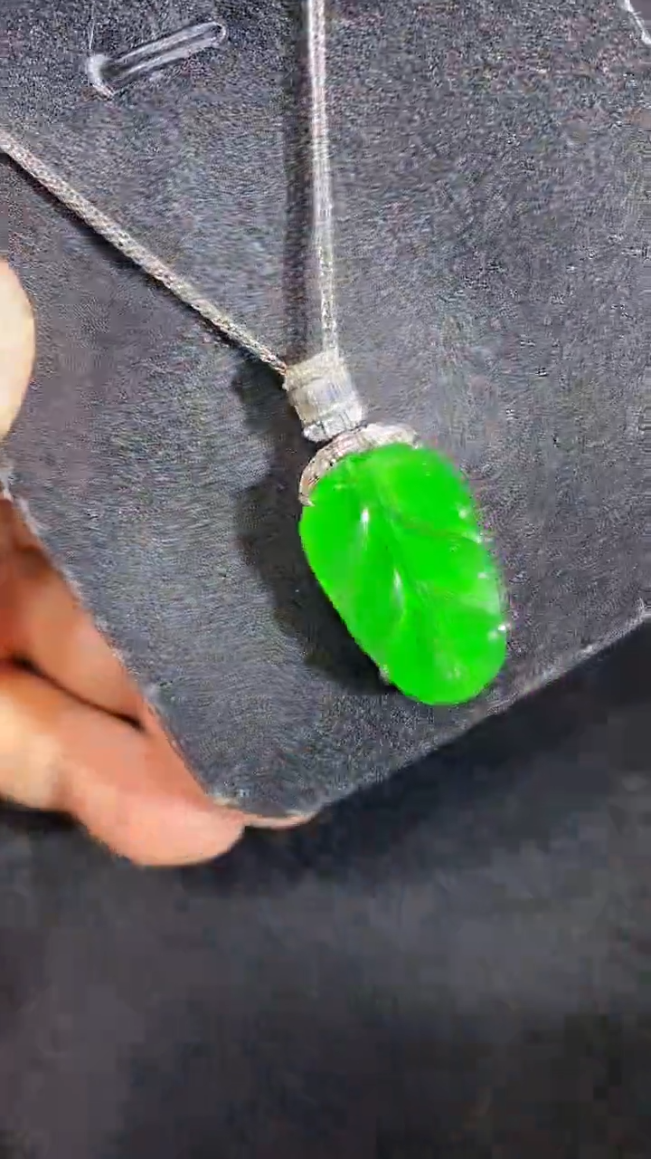 翡翠未镶嵌吊坠(不含链)多样性发货不含链其一