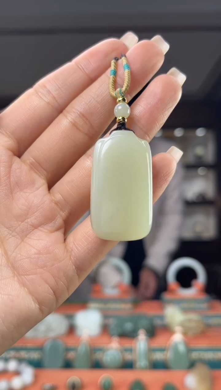 颈饰未镶嵌和田玉佩佩