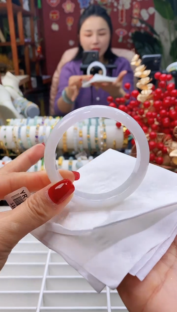 【闪购商品】翡翠手镯未镶嵌84显白5657/12.6*6.9