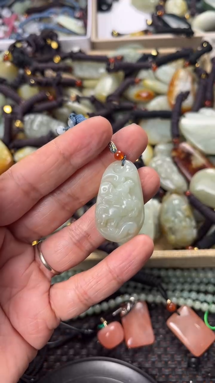 【闪购商品】和田玉颈饰未镶嵌多样性发货没有证书拍一发一有瑕