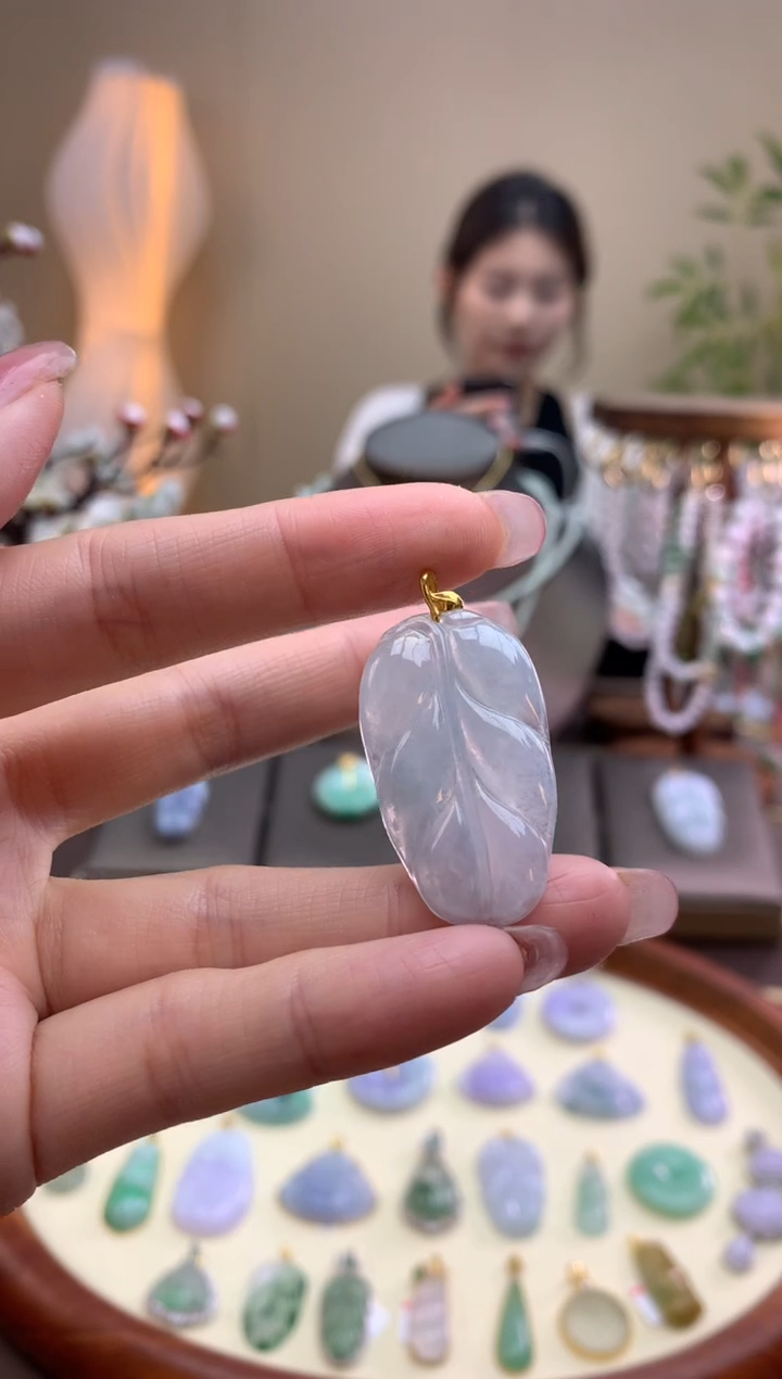 翡翠18K金镶嵌颈饰叶子