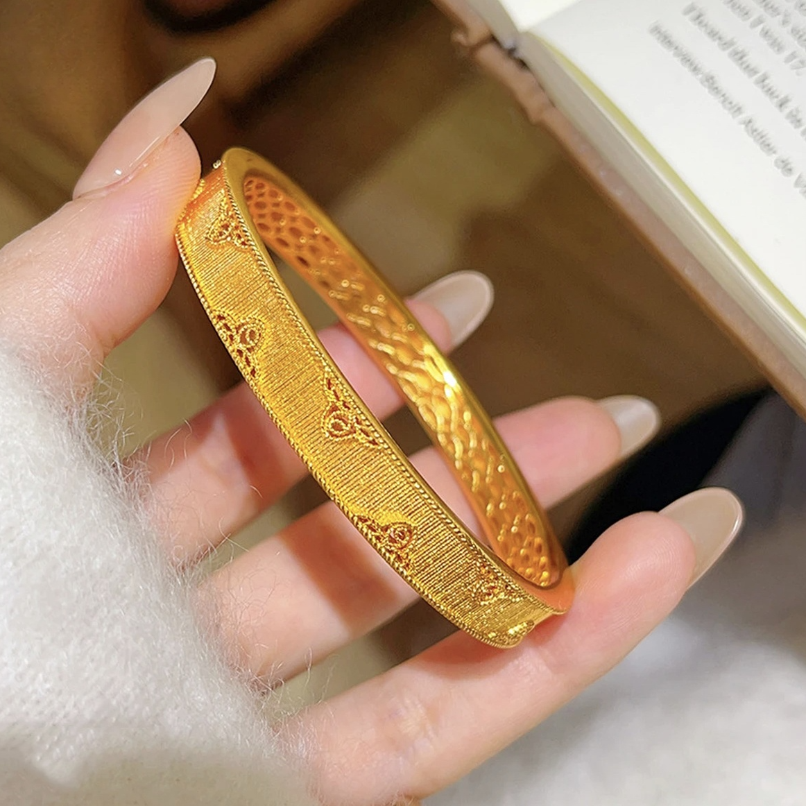 铜合金手镯 铜合金手镯 老钱风四叶花手镯复古花丝拉丝轻奢手镯女