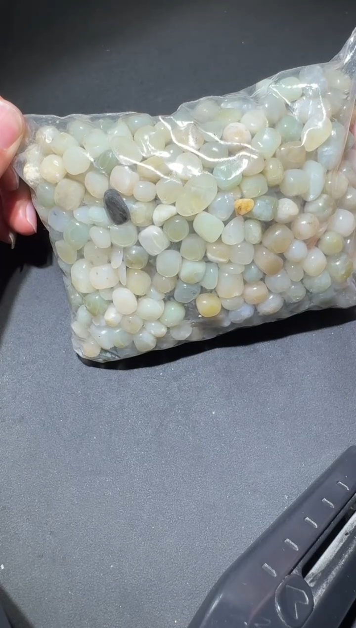 未镶嵌和田玉（糖玉）挂件和田玉