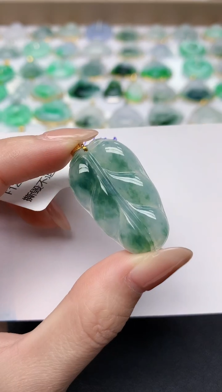 颈饰18K金镶嵌翡翠天然缅甸A货翡翠百元以上9元证书费自理