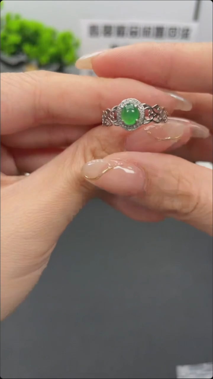 翡翠18K金镶嵌颈饰天然缅甸A货翡翠18k金镶嵌吊坠