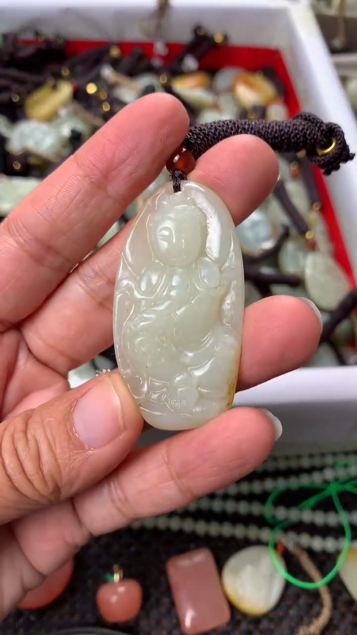 【闪购商品】和田玉颈饰未镶嵌多样性发货没有证书.拍一发一，有瑕