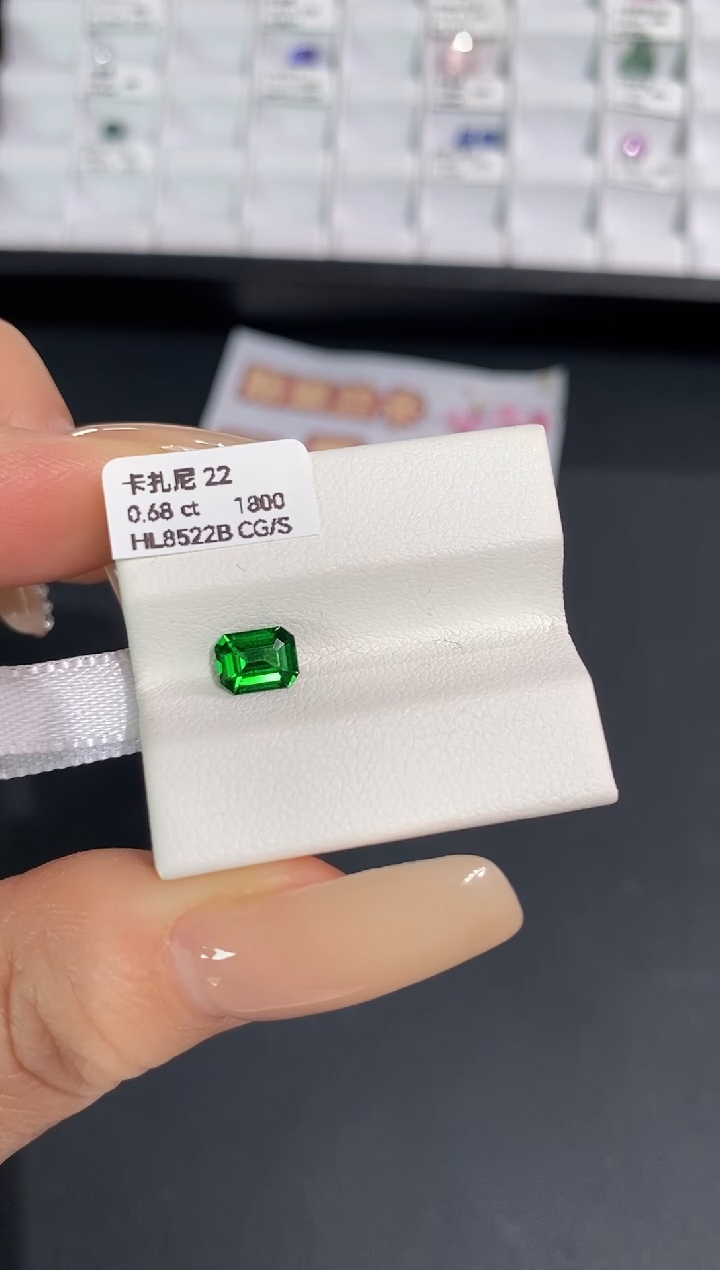 未镶嵌裸石石榴石（沙弗莱）0.68ct HL8522B CG/S