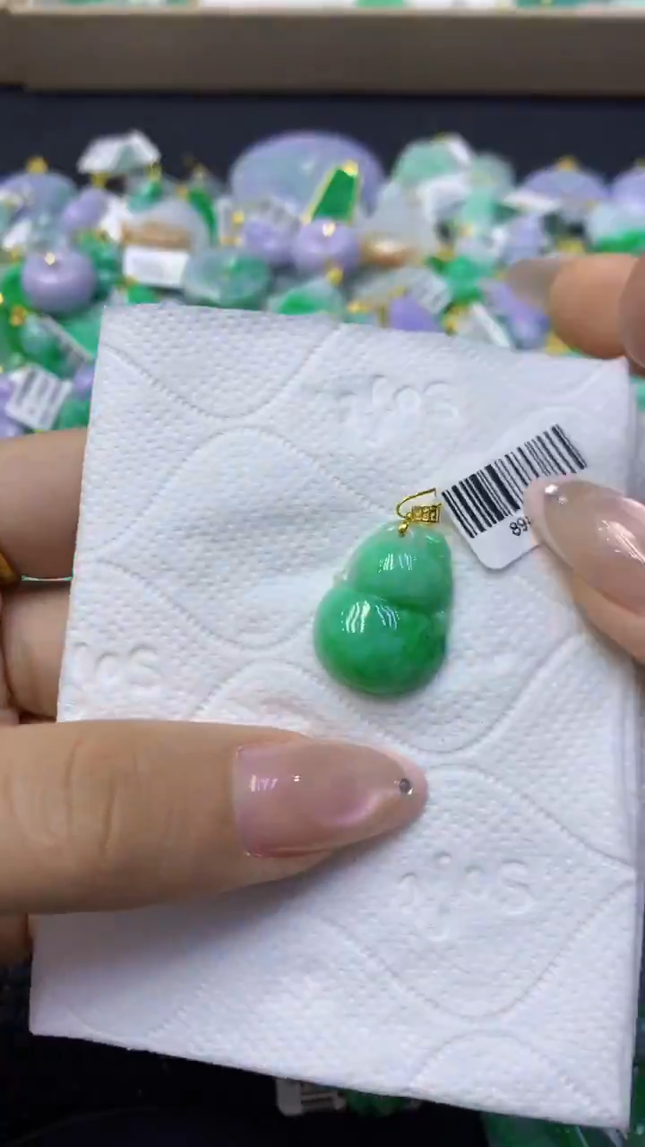 颈饰18K金镶嵌翡翠天然缅甸翡翠A货