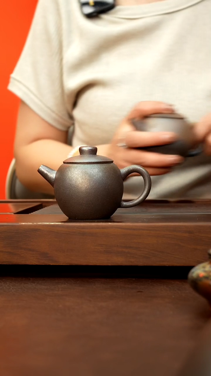 茶壶紫砂平台紫泥柴烧黑金巨轮150cc左右
