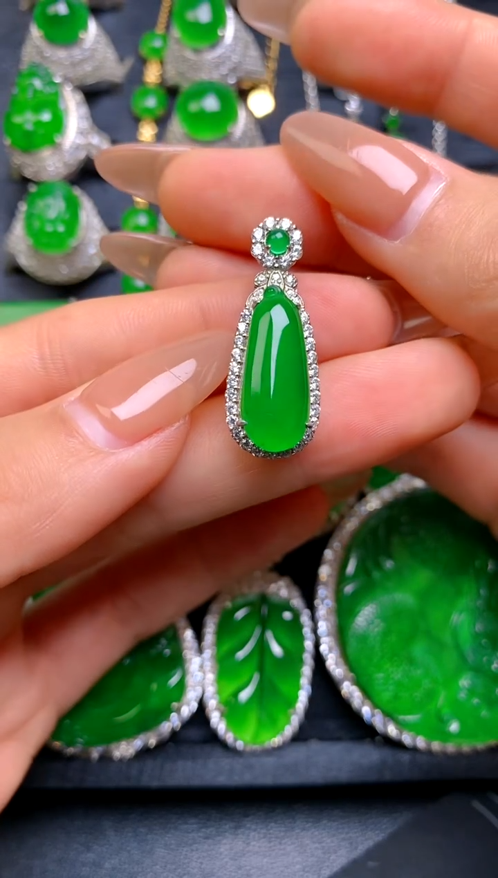 【闪购商品】翡翠吊坠(赠链)银S925镶嵌福瓜吊坠