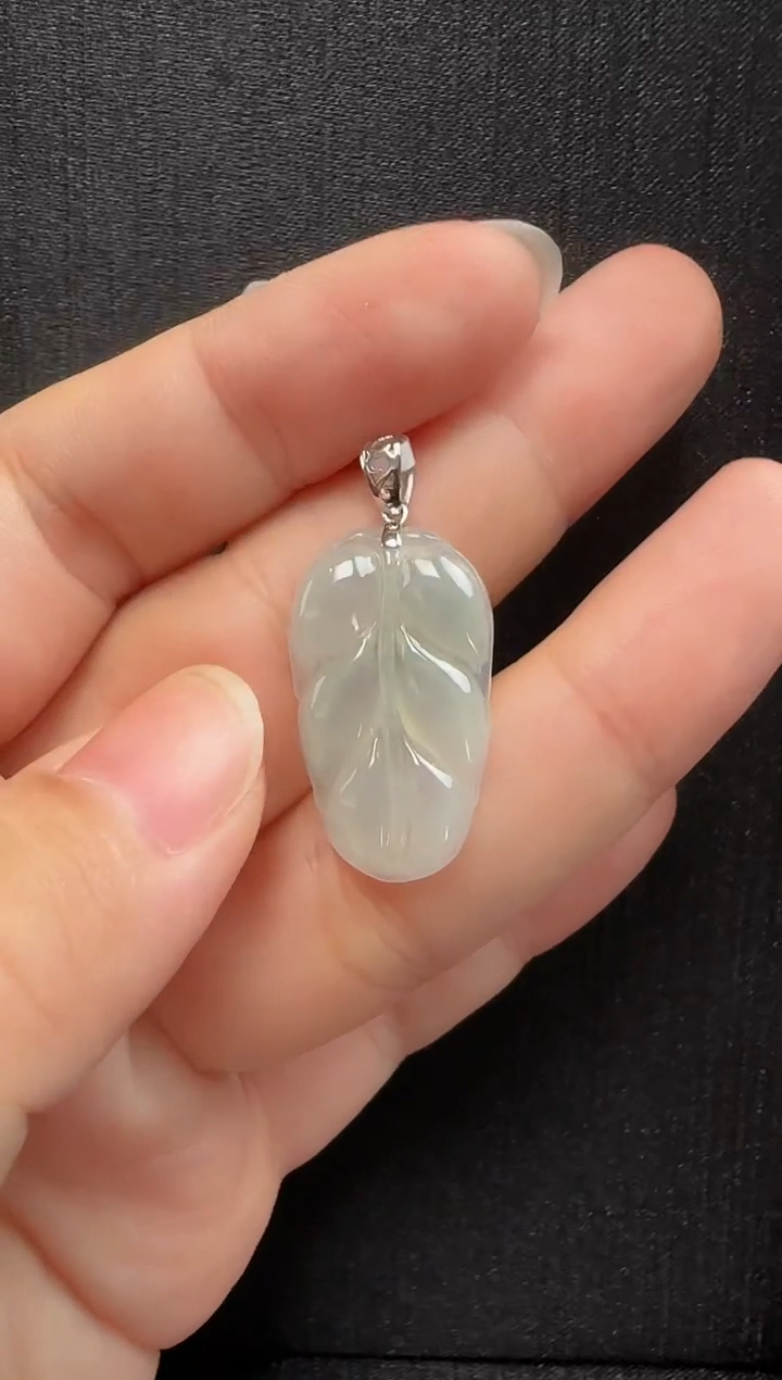 翡翠18K金镶嵌颈饰920叶子一个