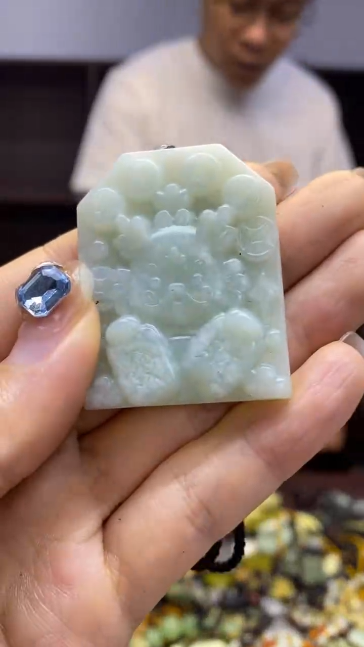 未镶嵌岫玉挂件  