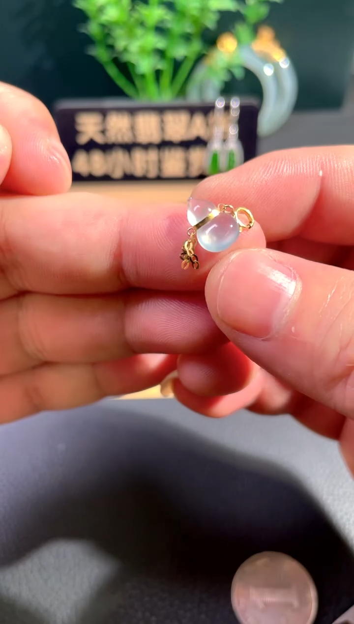 颈饰18K金镶嵌翡翠翡翠