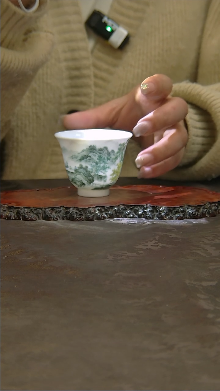 【闪购商品】青花手绘山水主人杯！