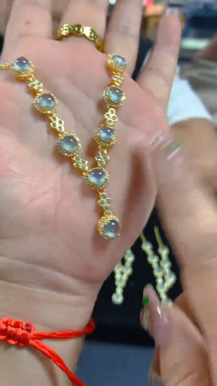 【闪购商品】翡翠吊坠(赠链)未镶嵌1017931002多样性发其一